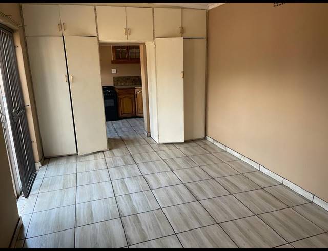 3 BEDROOM HOUSE FOR SALE IN BRENTHURST